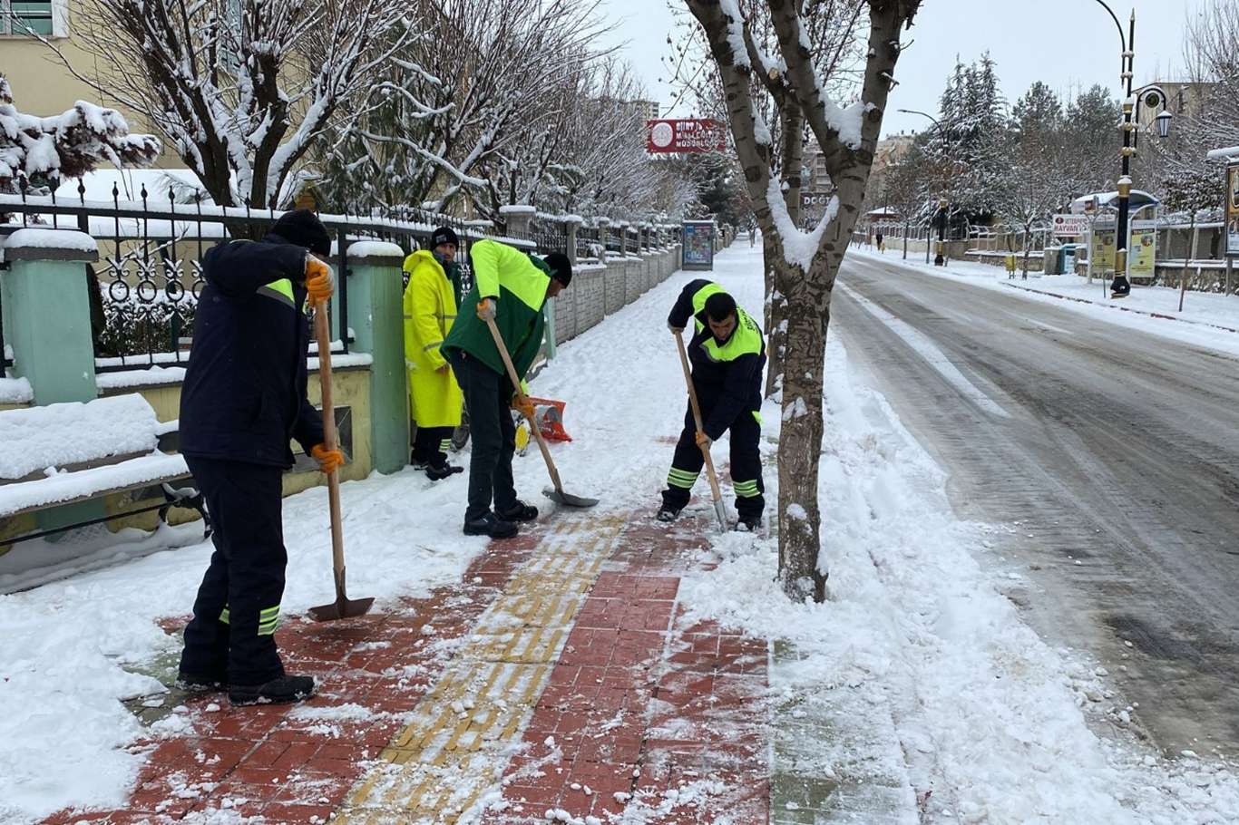 Siirt'te kar temizleme çalışmaları başladı Siirt'te kar temizleme çalışmaları başladı